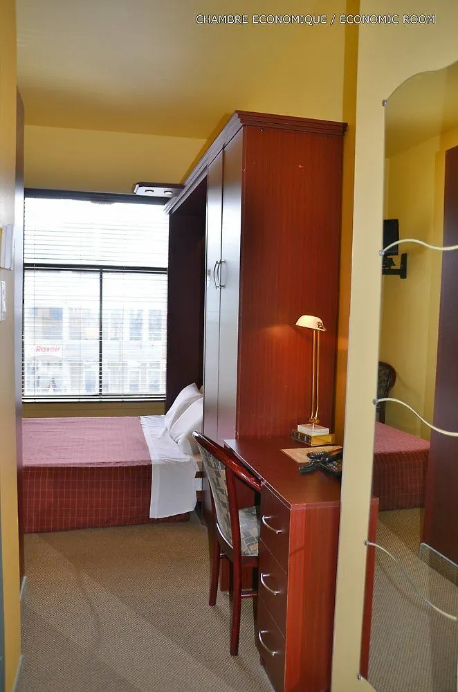 Anne Ma Soeur Anne Hotel Studio Montréal