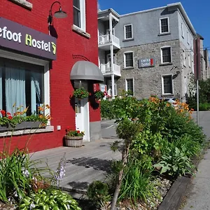  Hostel Barefoot Canada