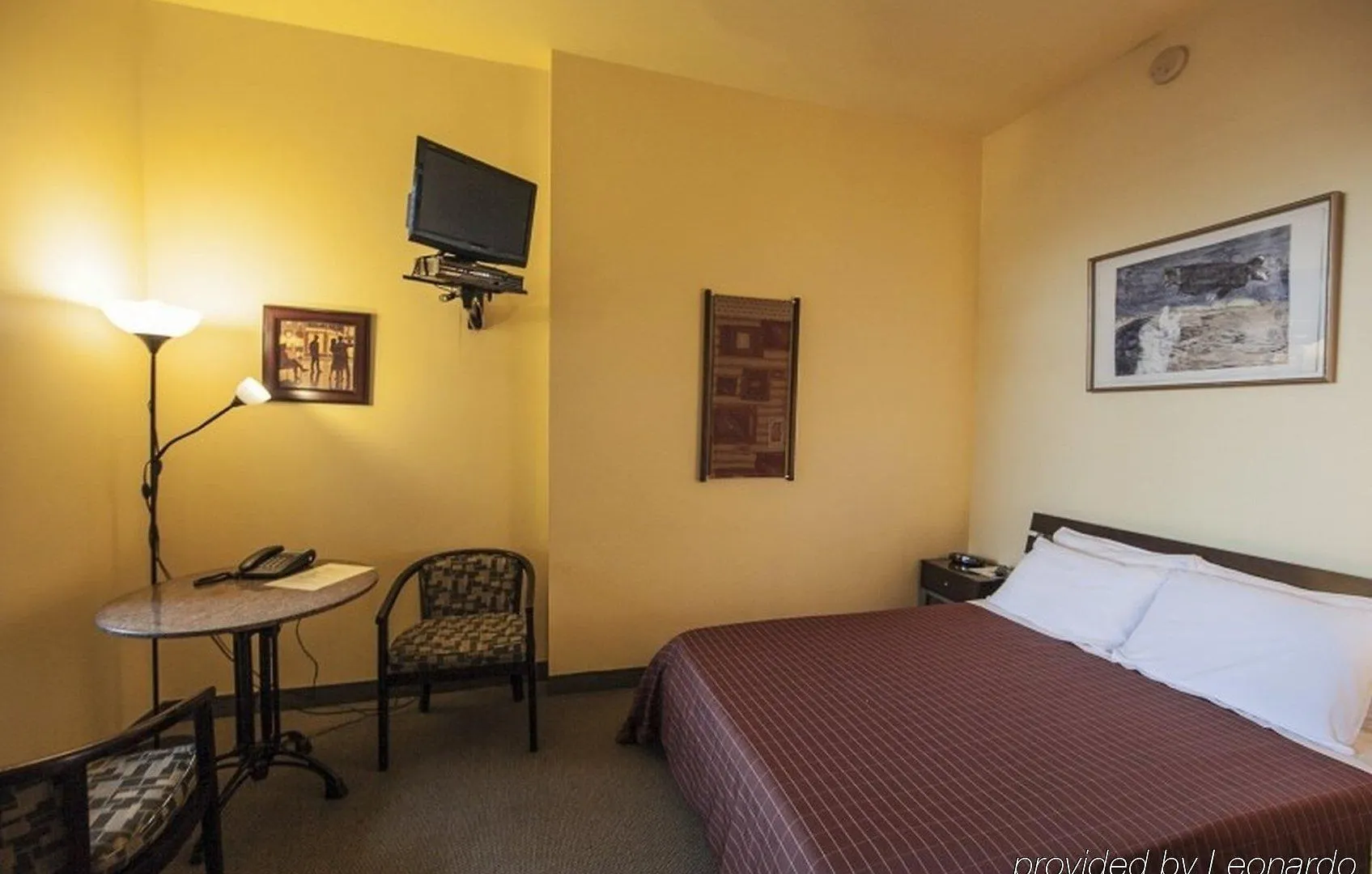 Anne Ma Soeur Anne Hotel Studio Montreal