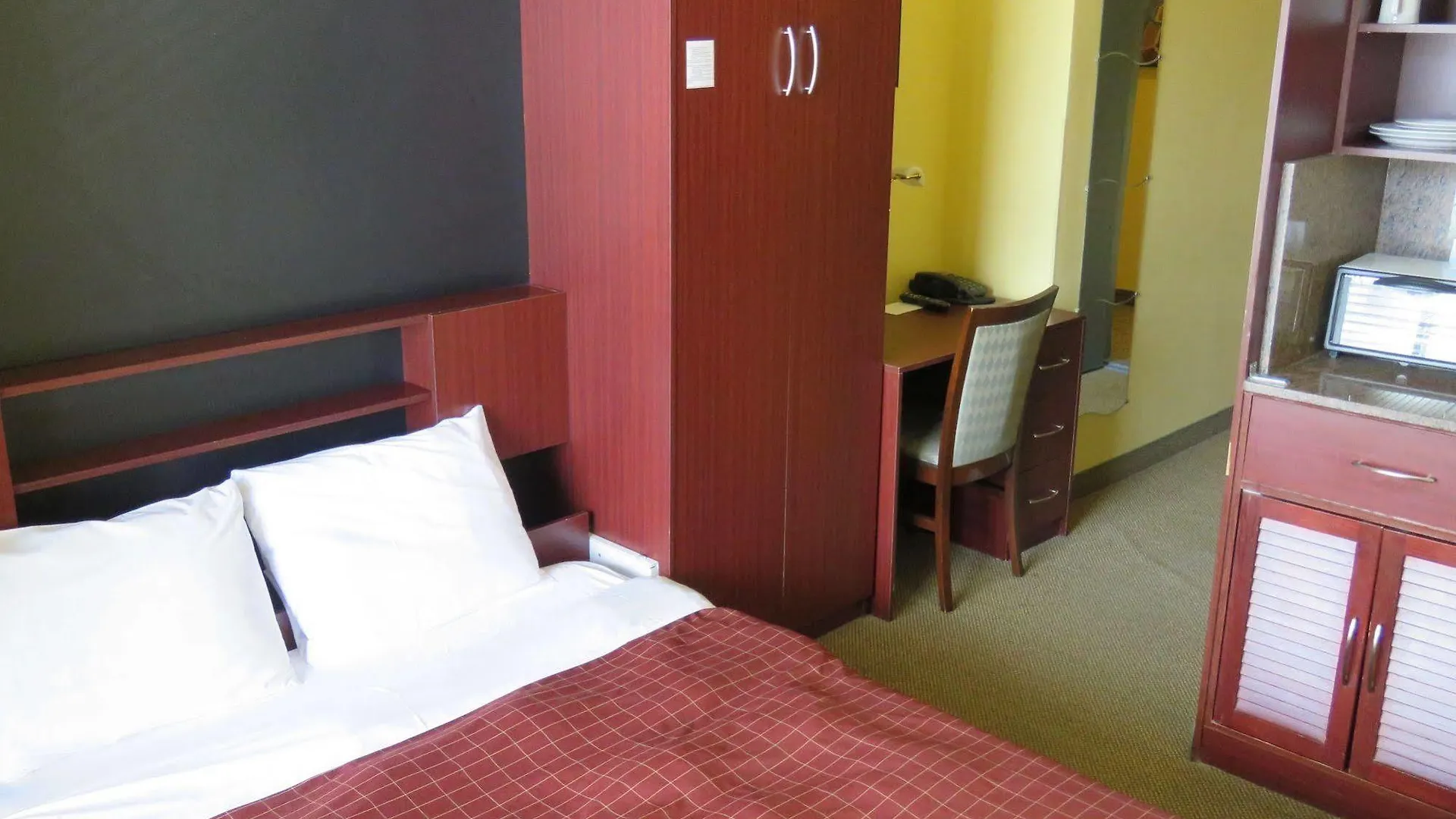 Anne Ma Soeur Anne Hotel Studio Montreal