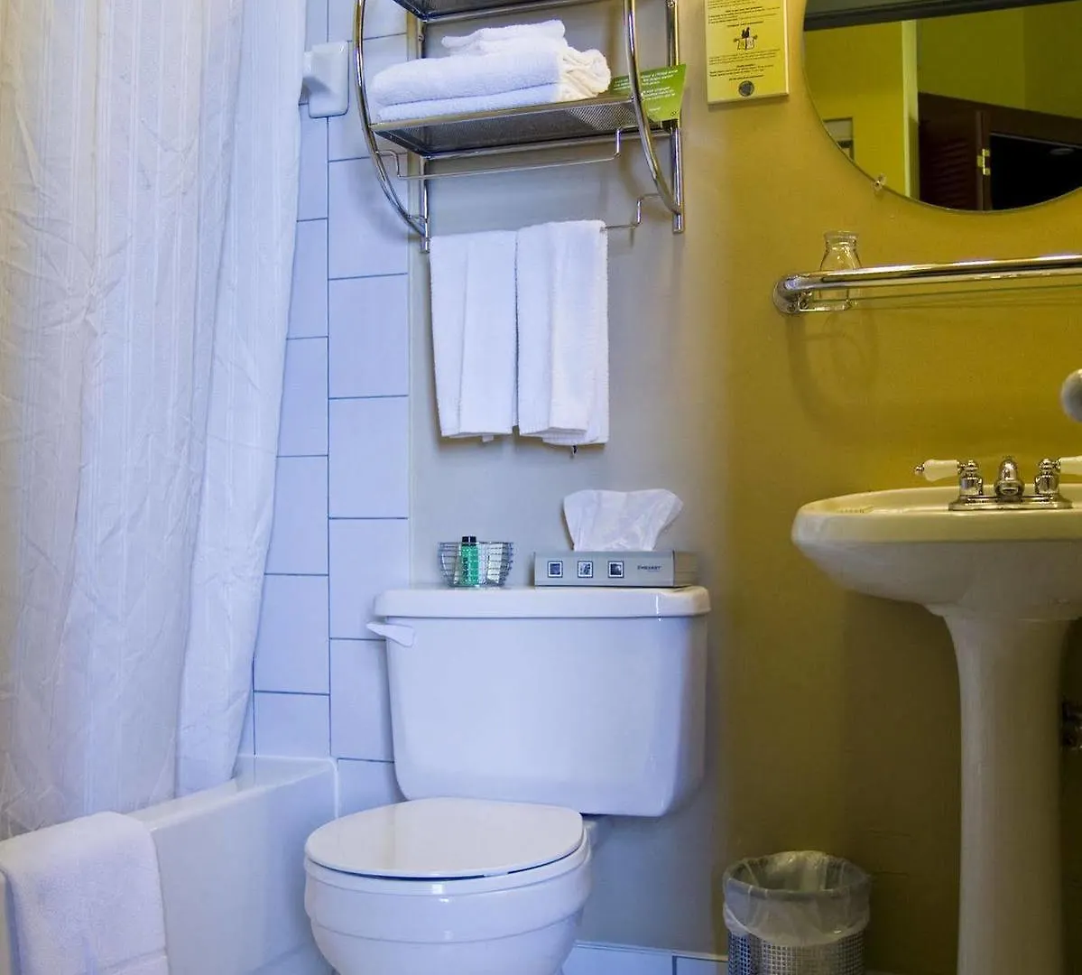 Anne Ma Soeur Anne Hotel Studio Montreal Canada